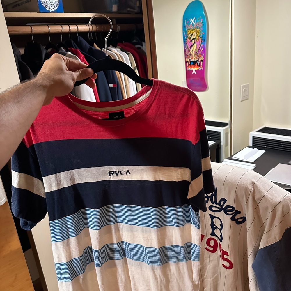 RVCA Men’s Center Logo T